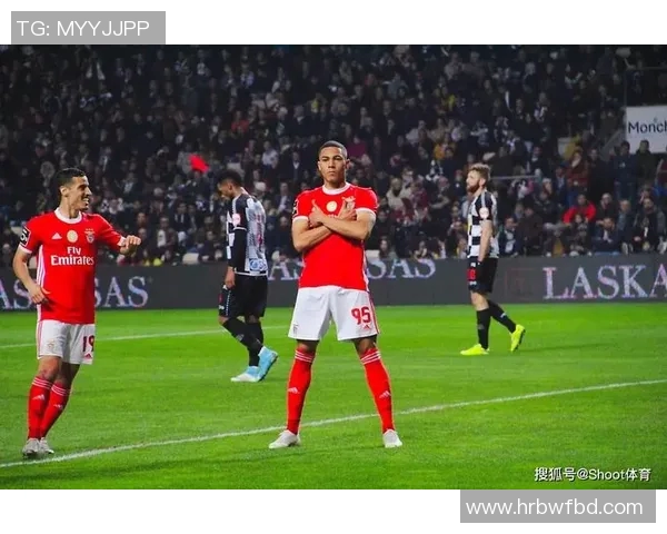 埃因霍温与本菲卡激战正酣谁能在欧战中笑到最后